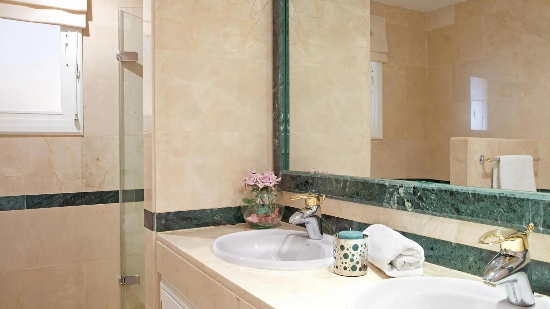 Charming Apartment With Pool Marbella
