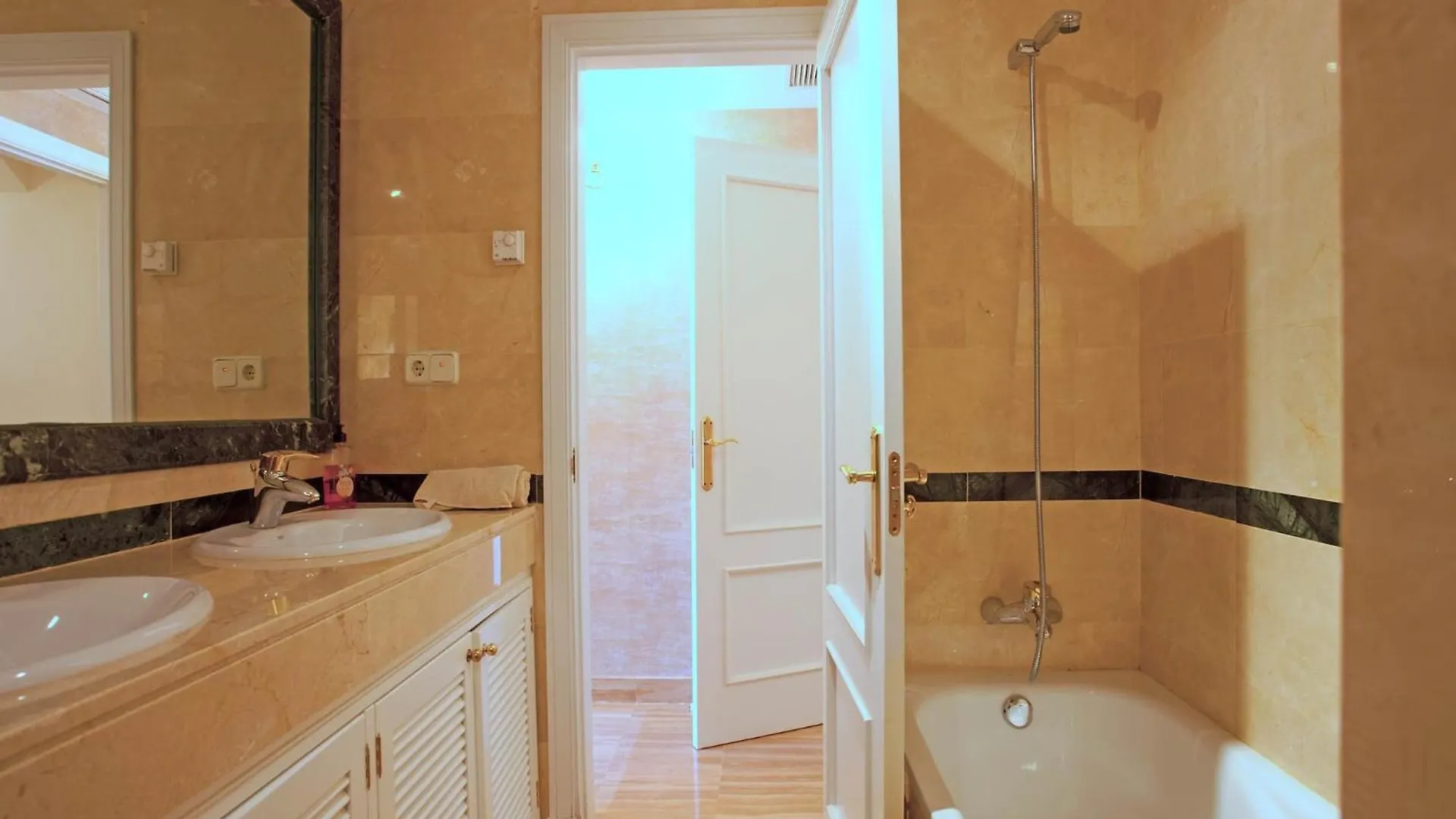 Charming Apartment With Pool Marbella